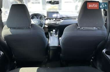 Внедорожник / Кроссовер Toyota C-HR 2016 в 