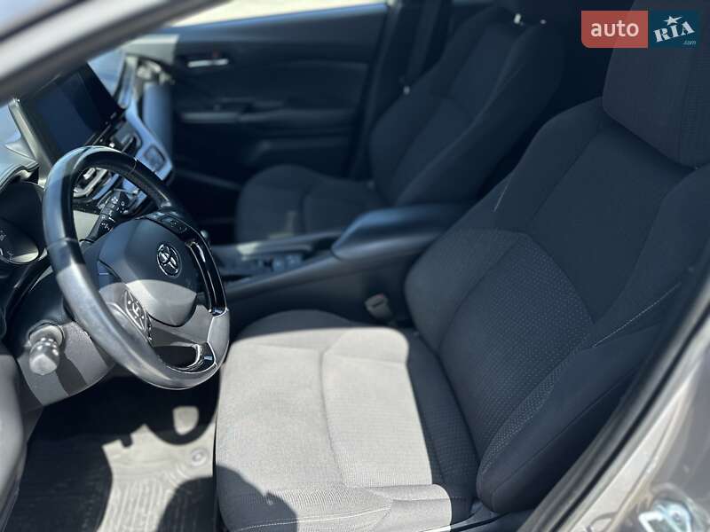 Внедорожник / Кроссовер Toyota C-HR 2016 в Черновцах