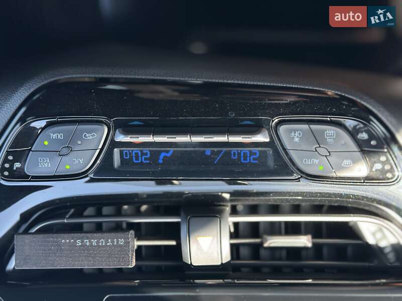 Внедорожник / Кроссовер Toyota C-HR 2016 в Черновцах