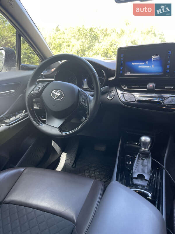 Позашляховик / Кросовер Toyota C-HR 2016 в Фастові