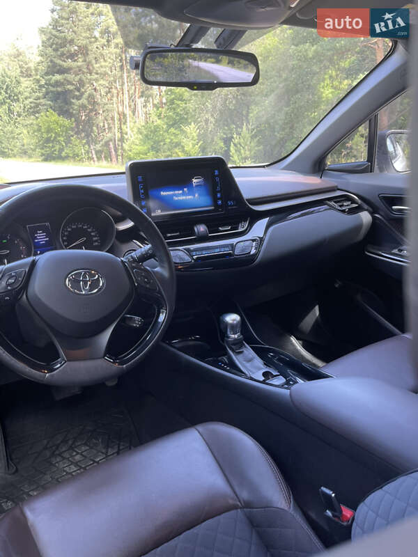 Позашляховик / Кросовер Toyota C-HR 2016 в Фастові