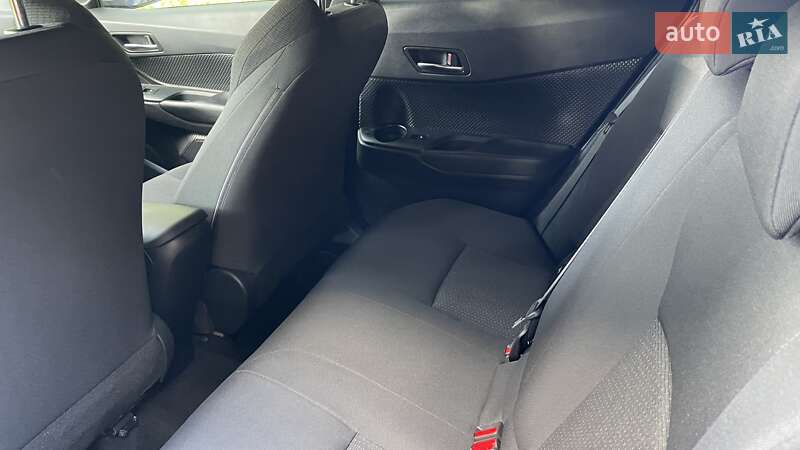 Позашляховик / Кросовер Toyota C-HR 2018 в Вінниці