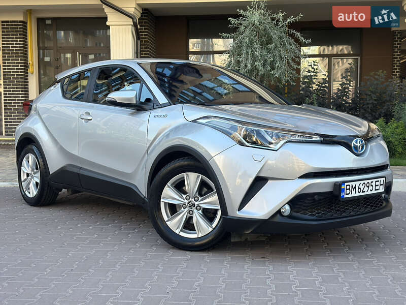 Внедорожник / Кроссовер Toyota C-HR 2017 в 
