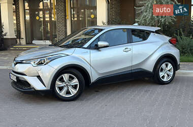 Внедорожник / Кроссовер Toyota C-HR 2017 в 