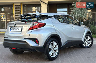 Внедорожник / Кроссовер Toyota C-HR 2017 в 