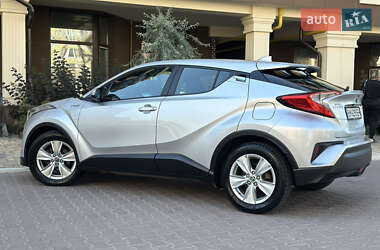 Внедорожник / Кроссовер Toyota C-HR 2017 в 