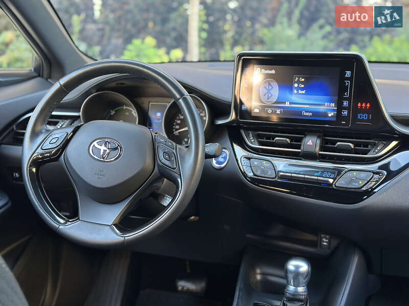 Внедорожник / Кроссовер Toyota C-HR 2017 в Киеве