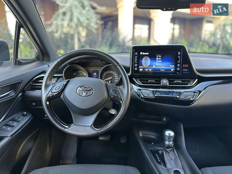 Внедорожник / Кроссовер Toyota C-HR 2017 в Киеве