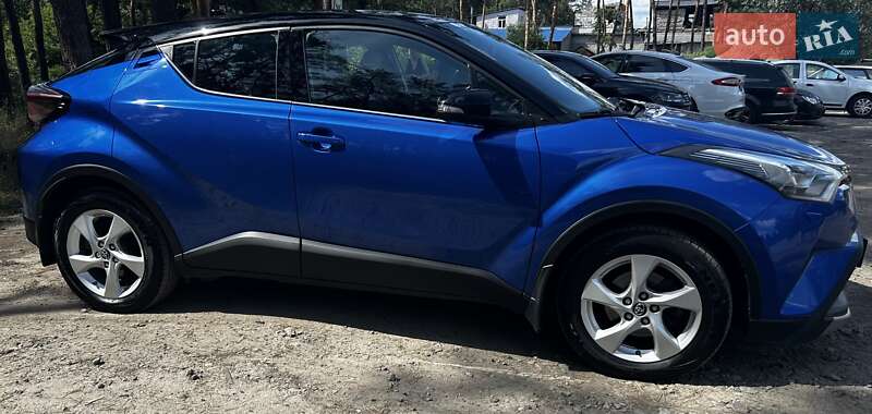 Внедорожник / Кроссовер Toyota C-HR 2017 в Киеве