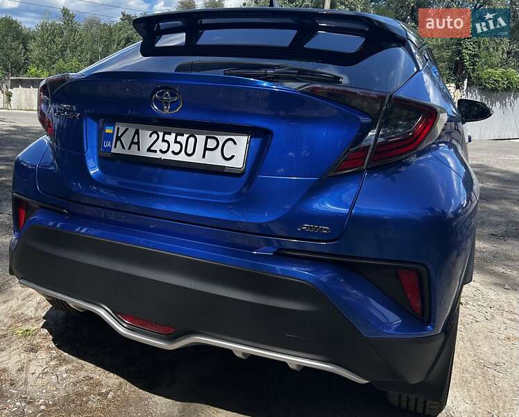 Внедорожник / Кроссовер Toyota C-HR 2017 в Киеве