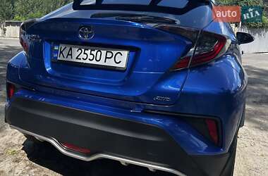 Позашляховик / Кросовер Toyota C-HR 2017 в 