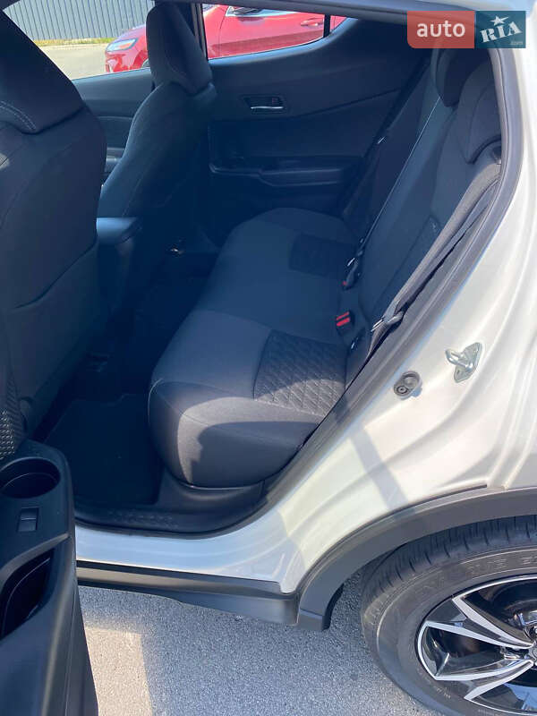 Позашляховик / Кросовер Toyota C-HR 2020 в Києві