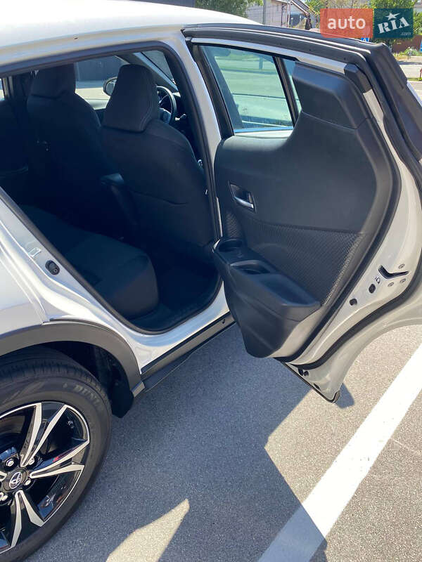 Позашляховик / Кросовер Toyota C-HR 2020 в Києві