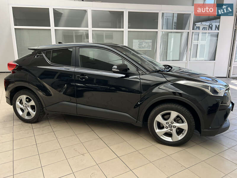 Внедорожник / Кроссовер Toyota C-HR 2017 в Николаеве