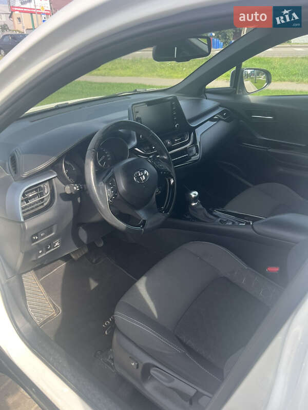 Позашляховик / Кросовер Toyota C-HR 2019 в Києві фото 6 Позашляховик / Кросовер Toyota C-HR 2019 в Києві