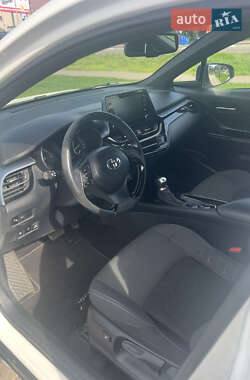 Внедорожник / Кроссовер Toyota C-HR 2019 в 