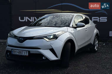 Внедорожник / Кроссовер Toyota C-HR 2018 в 