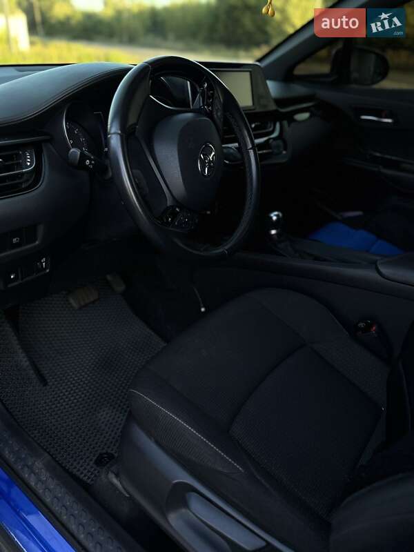 Позашляховик / Кросовер Toyota C-HR 2018 в Близнюках