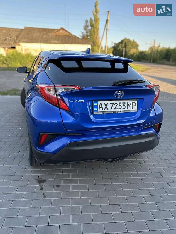 Позашляховик / Кросовер Toyota C-HR 2018 в Близнюках