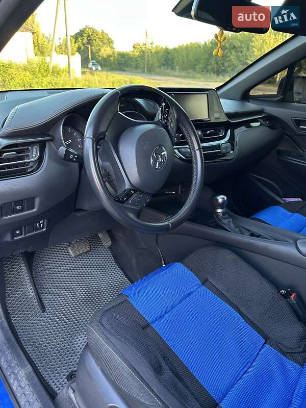 Позашляховик / Кросовер Toyota C-HR 2018 в Близнюках