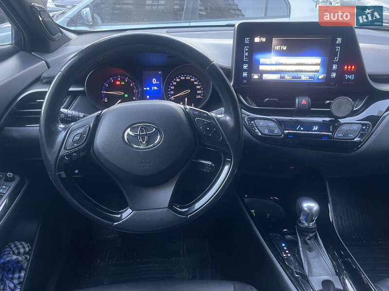 Внедорожник / Кроссовер Toyota C-HR 2017 в Запорожье