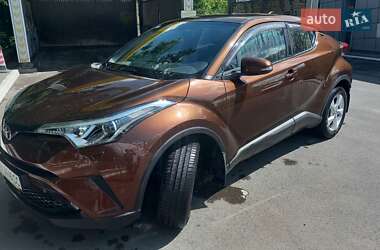 Внедорожник / Кроссовер Toyota C-HR 2018 в Киеве
