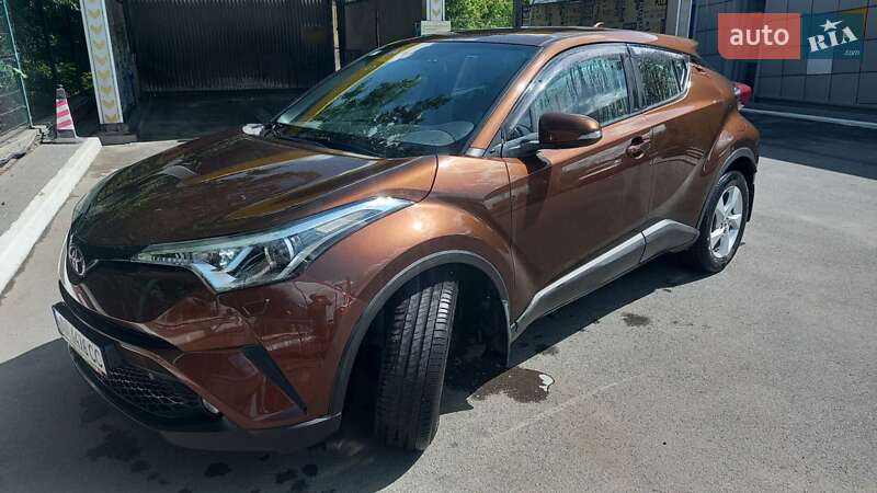 Позашляховик / Кросовер Toyota C-HR 2018 в Києві