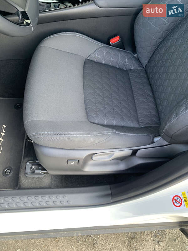 Позашляховик / Кросовер Toyota C-HR 2020 в Києві