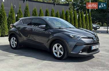 Внедорожник / Кроссовер Toyota C-HR 2018 в 