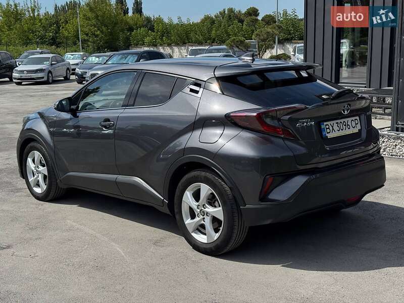 Внедорожник / Кроссовер Toyota C-HR 2018 в Каменец-Подольском