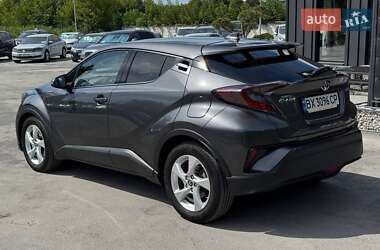 Внедорожник / Кроссовер Toyota C-HR 2018 в 