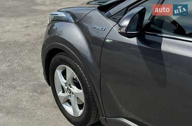 Внедорожник / Кроссовер Toyota C-HR 2018 в 