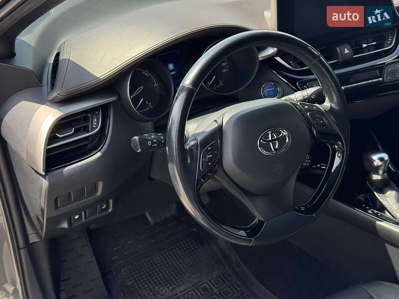 Внедорожник / Кроссовер Toyota C-HR 2018 в Каменец-Подольском