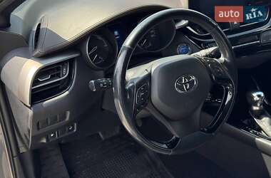 Внедорожник / Кроссовер Toyota C-HR 2018 в 