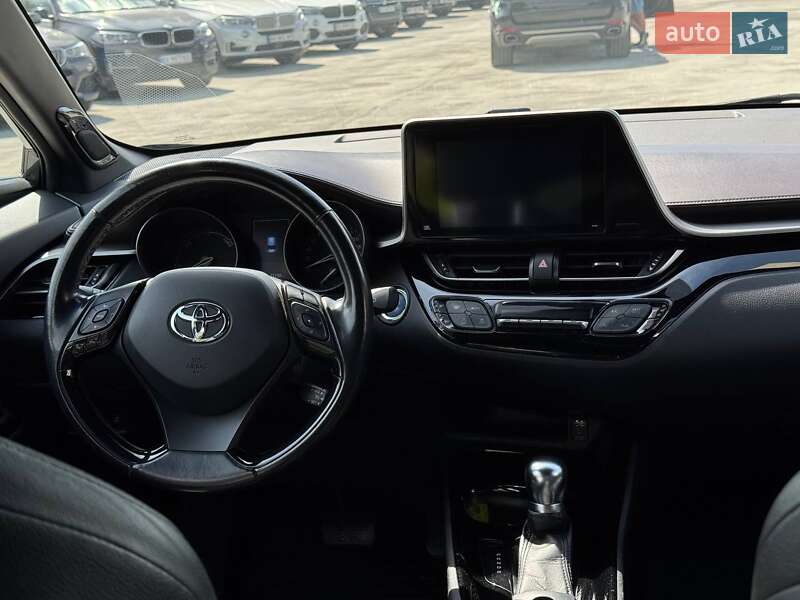 Внедорожник / Кроссовер Toyota C-HR 2018 в Каменец-Подольском