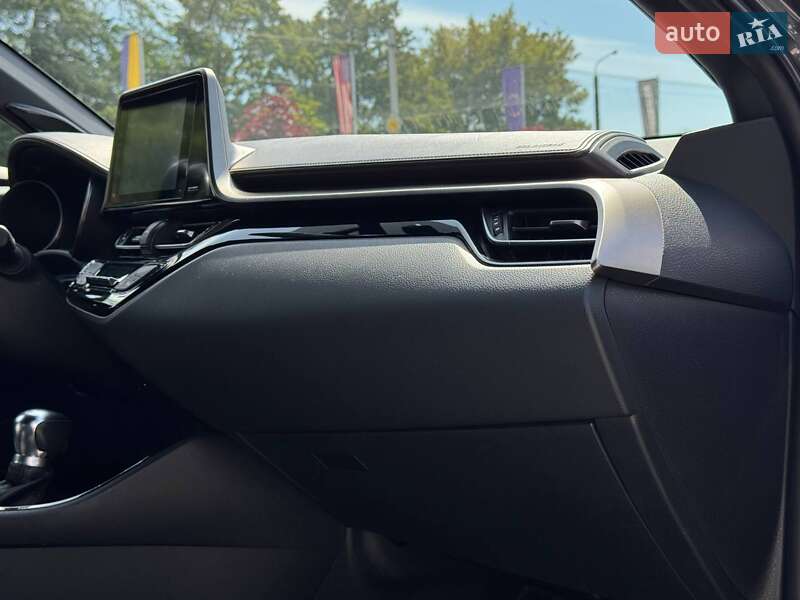 Внедорожник / Кроссовер Toyota C-HR 2018 в Каменец-Подольском