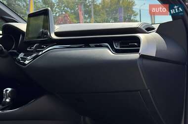Внедорожник / Кроссовер Toyota C-HR 2018 в 