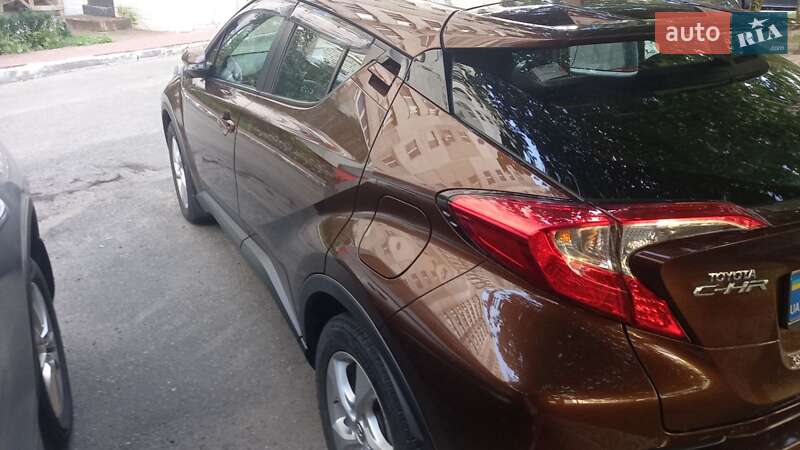 Позашляховик / Кросовер Toyota C-HR 2018 в Києві
