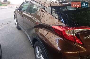 Позашляховик / Кросовер Toyota C-HR 2018 в  фото 24 Позашляховик / Кросовер Toyota C-HR 2018 в