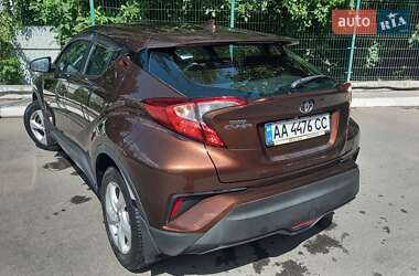 Позашляховик / Кросовер Toyota C-HR 2018 в  фото 33 Позашляховик / Кросовер Toyota C-HR 2018 в
