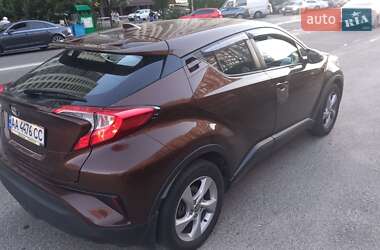 Позашляховик / Кросовер Toyota C-HR 2018 в  фото 43 Позашляховик / Кросовер Toyota C-HR 2018 в