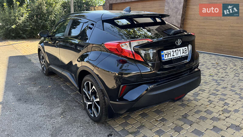 Внедорожник / Кроссовер Toyota C-HR 2017 в Одессе фото 7 Внедорожник / Кроссовер Toyota C-HR 2017 в Одессе
