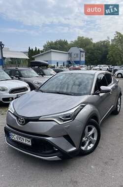 Позашляховик / Кросовер Toyota C-HR 2016 в  фото 3 Позашляховик / Кросовер Toyota C-HR 2016 в