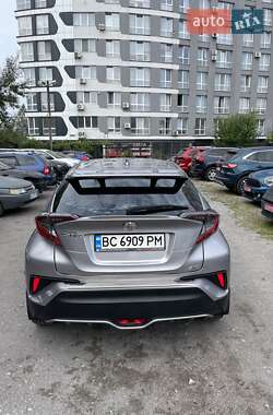 Позашляховик / Кросовер Toyota C-HR 2016 в  фото 6 Позашляховик / Кросовер Toyota C-HR 2016 в