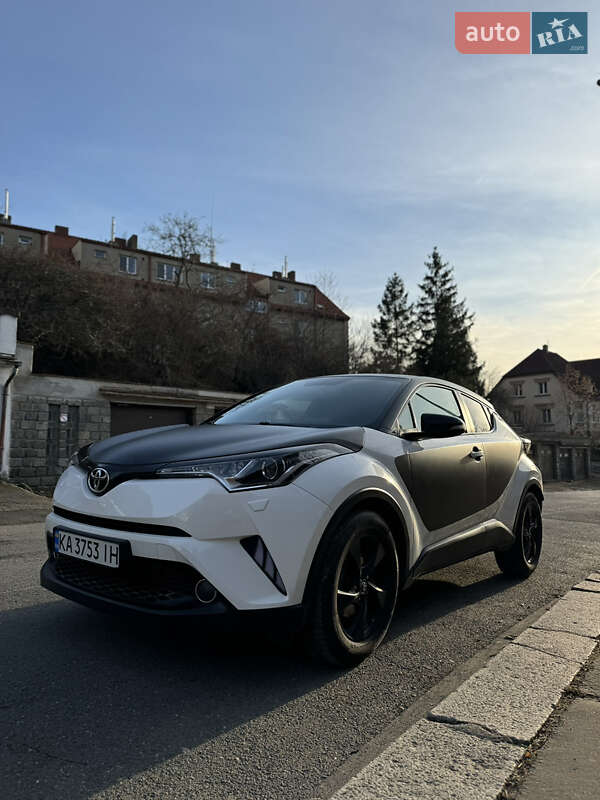 Позашляховик / Кросовер Toyota C-HR 2017 в Києві