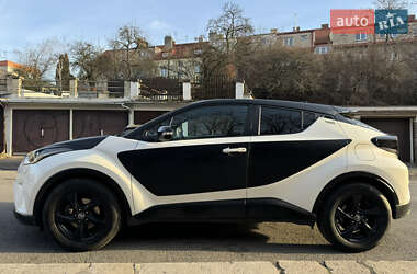 Внедорожник / Кроссовер Toyota C-HR 2017 в Киеве