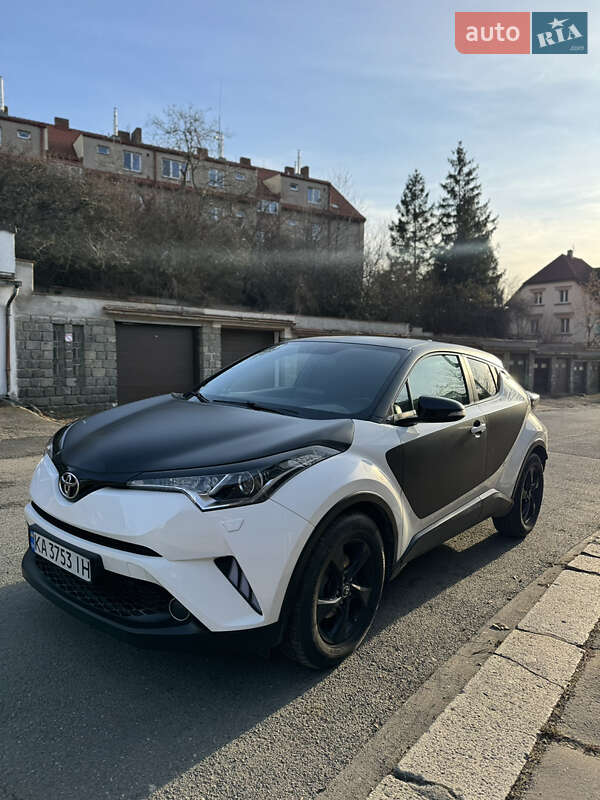 Позашляховик / Кросовер Toyota C-HR 2017 в Києві