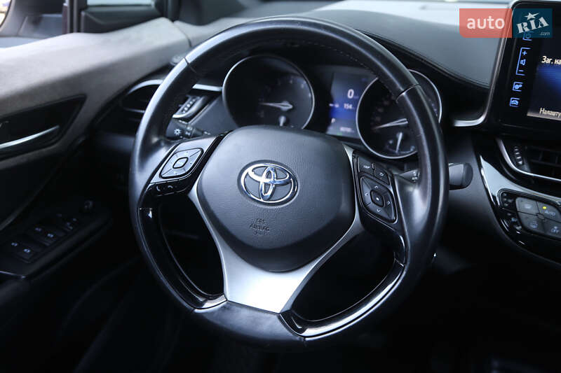 Позашляховик / Кросовер Toyota C-HR 2017 в Києві