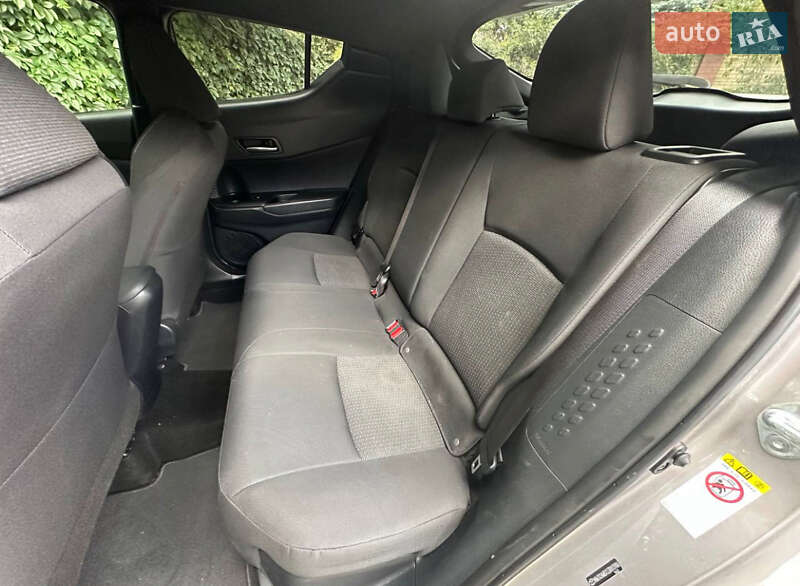 Позашляховик / Кросовер Toyota C-HR 2017 в Калинівці