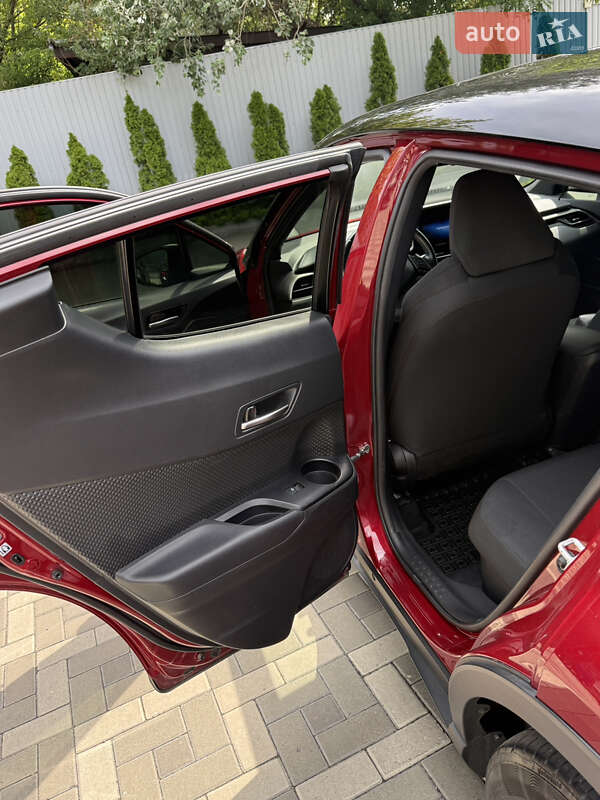 Позашляховик / Кросовер Toyota C-HR 2019 в Києві